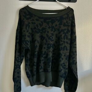 John + Jenn Green/Black Cheetah Animal Print Crew Neck Soft Knit Sweater. M.